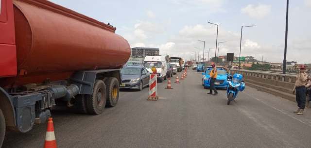 Lagos-Ibadan Expressway: FG solicits road users understanding as bridge works advance