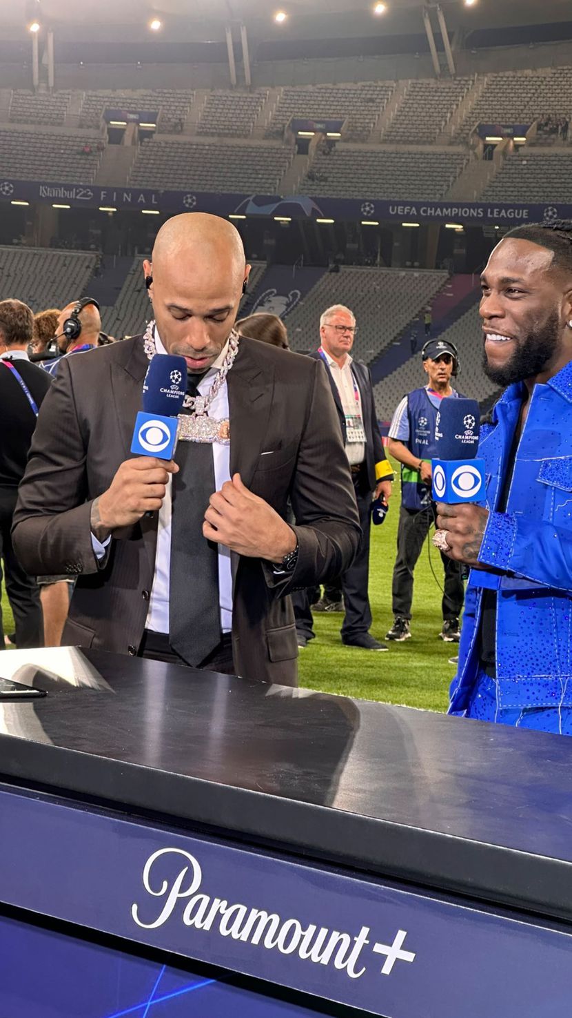 Burna Boy presents Thierry Henry with a diamond ‘Gambo’ necklace as a gift