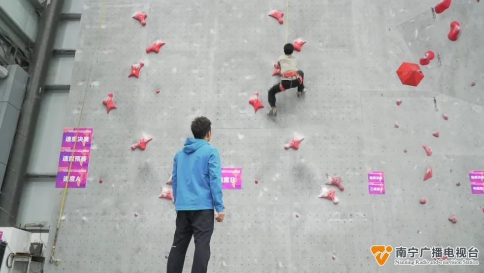 Rock climbing boom leads poor county in S China to prosperity