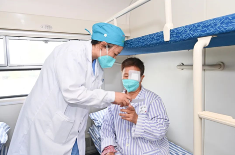 Hospital train brings brightness to cataract patients in Xinjiang