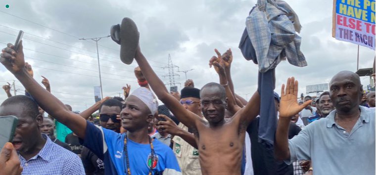 Man Strips Naked to Protest Hardship in Lagos