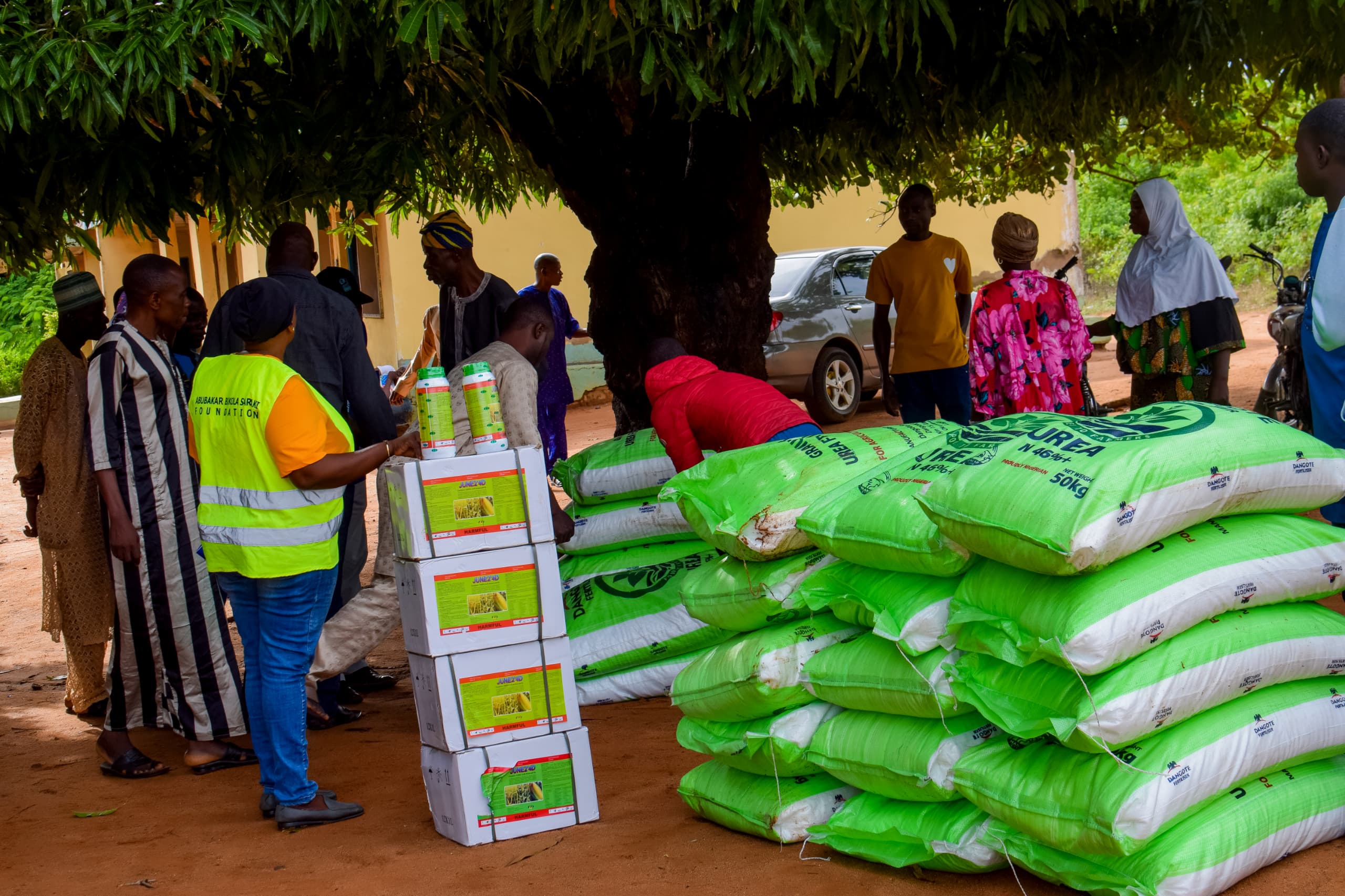 Saraki distributes farm inputs to boost agric in Kwara