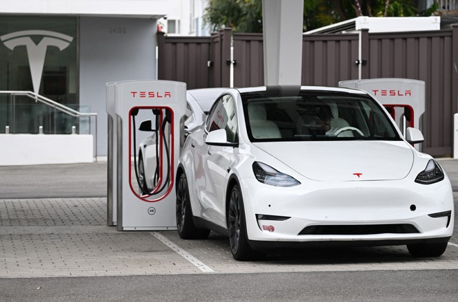 The European Commission has announced a new nine-percent tariff on Tesla’s electric vehicles (EVs) made in China, effective soon. This decision follows a broader move last month where provisional tariffs were imposed on all Chinese-made EVs after an investigation found they were unfairly competing with European counterparts.