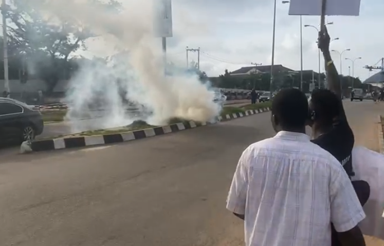 Scores Injured as Police Disperse Rivers LG Workers with Teargas